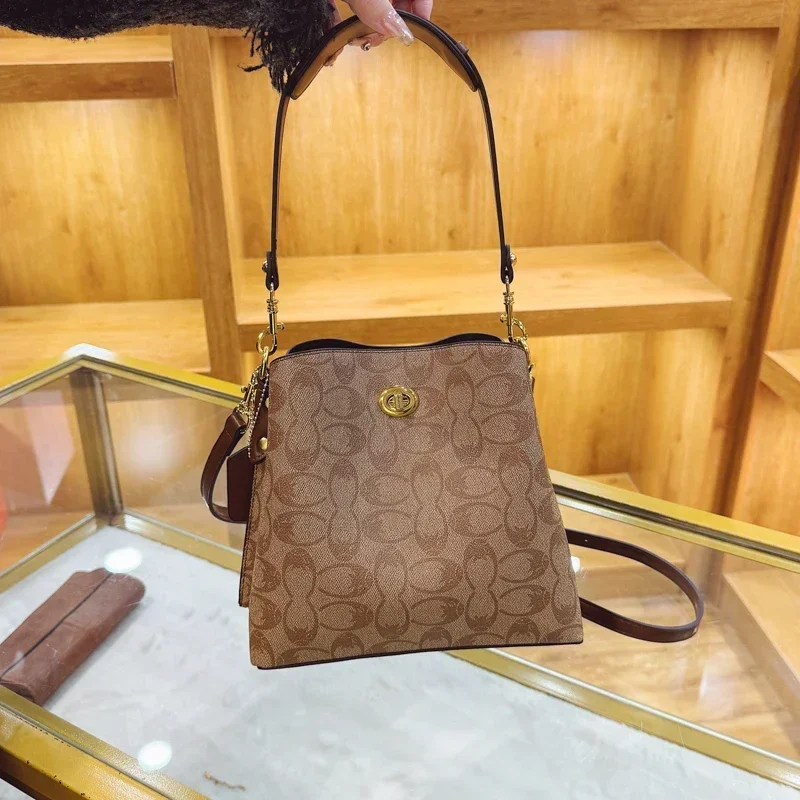 حقيبة كروس عصرية من مصمم باريس - محفظة نسائية أنيقة وبسيطة مع شعار حروف عتيقة وحزام قابل للتعديل