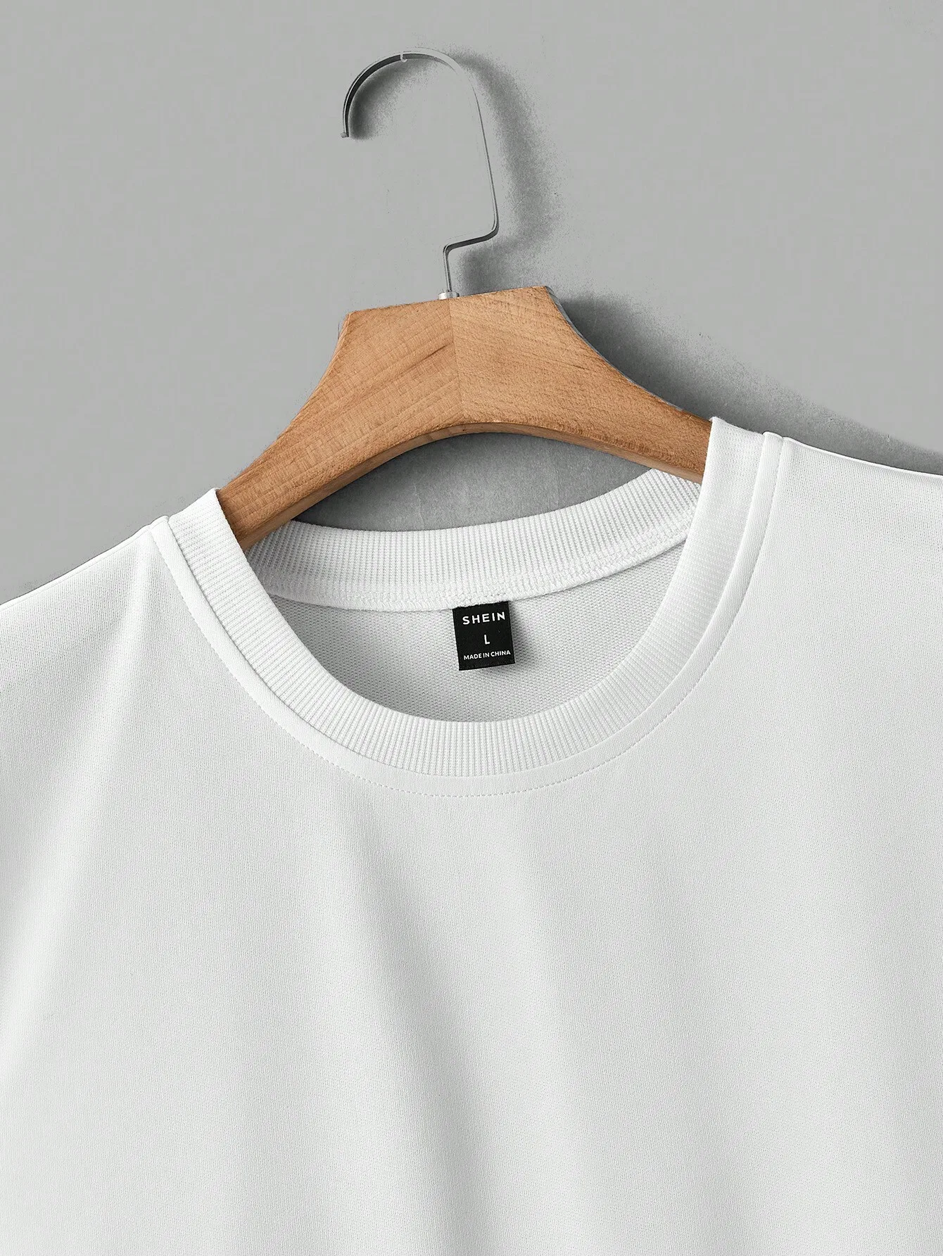 Men's Plain White Sleeveless Round Neck Tank Top for Casual Wear image 3
