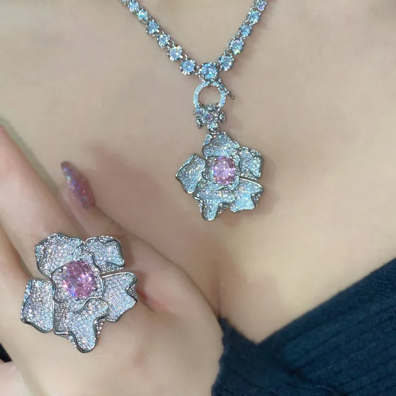 

MDL Moissanite StyleLuxury Seiko Artificial Fantasy Rosebud Pink Full Diamond Zirconia Ring Flower Pink Dove Egg Ring