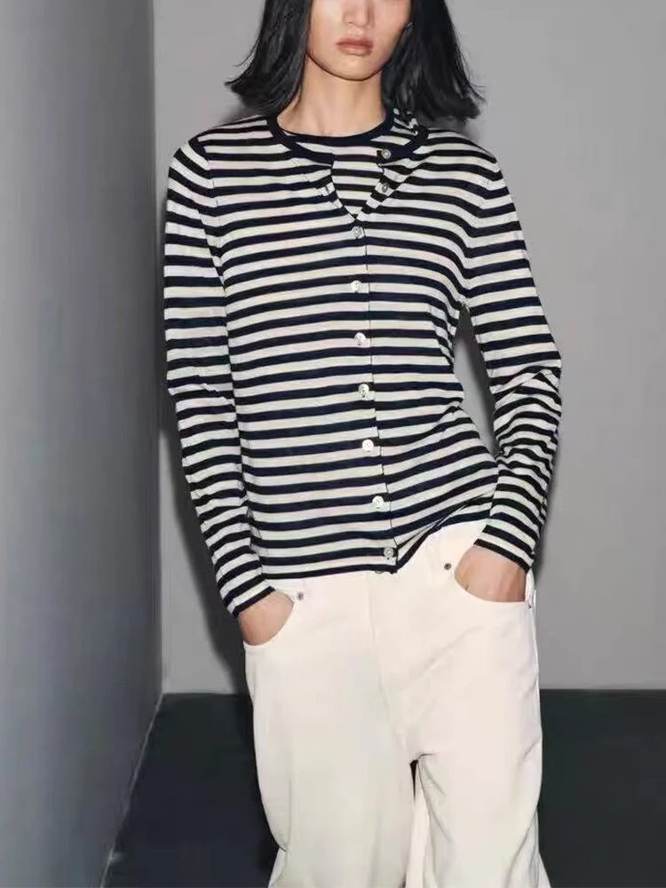 

Осенняя новая мода в европейском и американском стиле, простая повседневная женская одежда, универсальная полосатая вязаная куртка с длинными рукавами