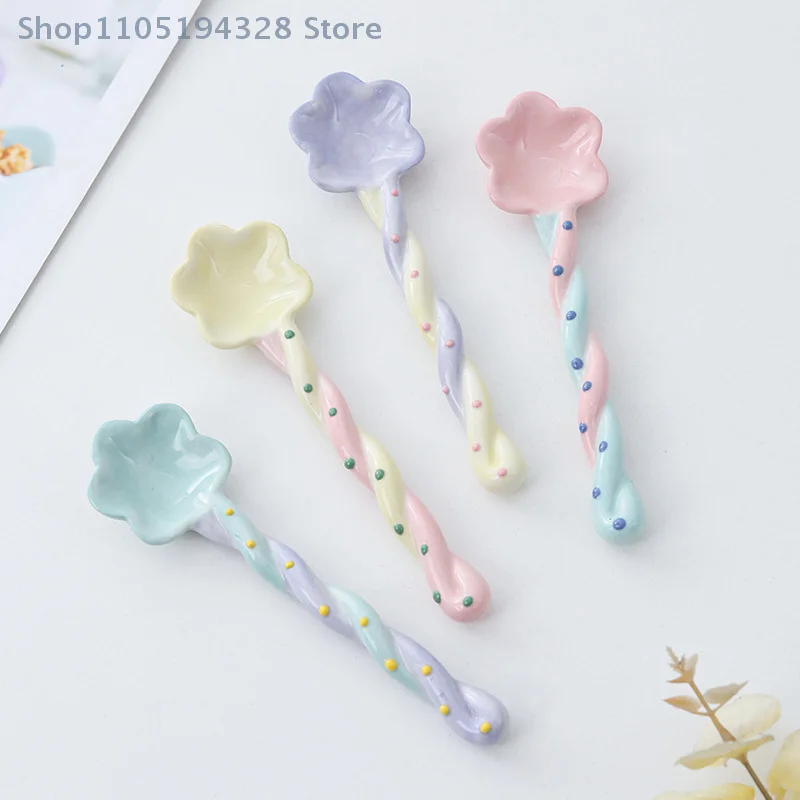 [HM] 1 قطعة ملعقة سيراميك بمقبض طويل آيس كريم لطيف مرسومة يدويًا ملعقة حلوى مع مقبض طويل ملحقات أدوات المائدة المطبخ