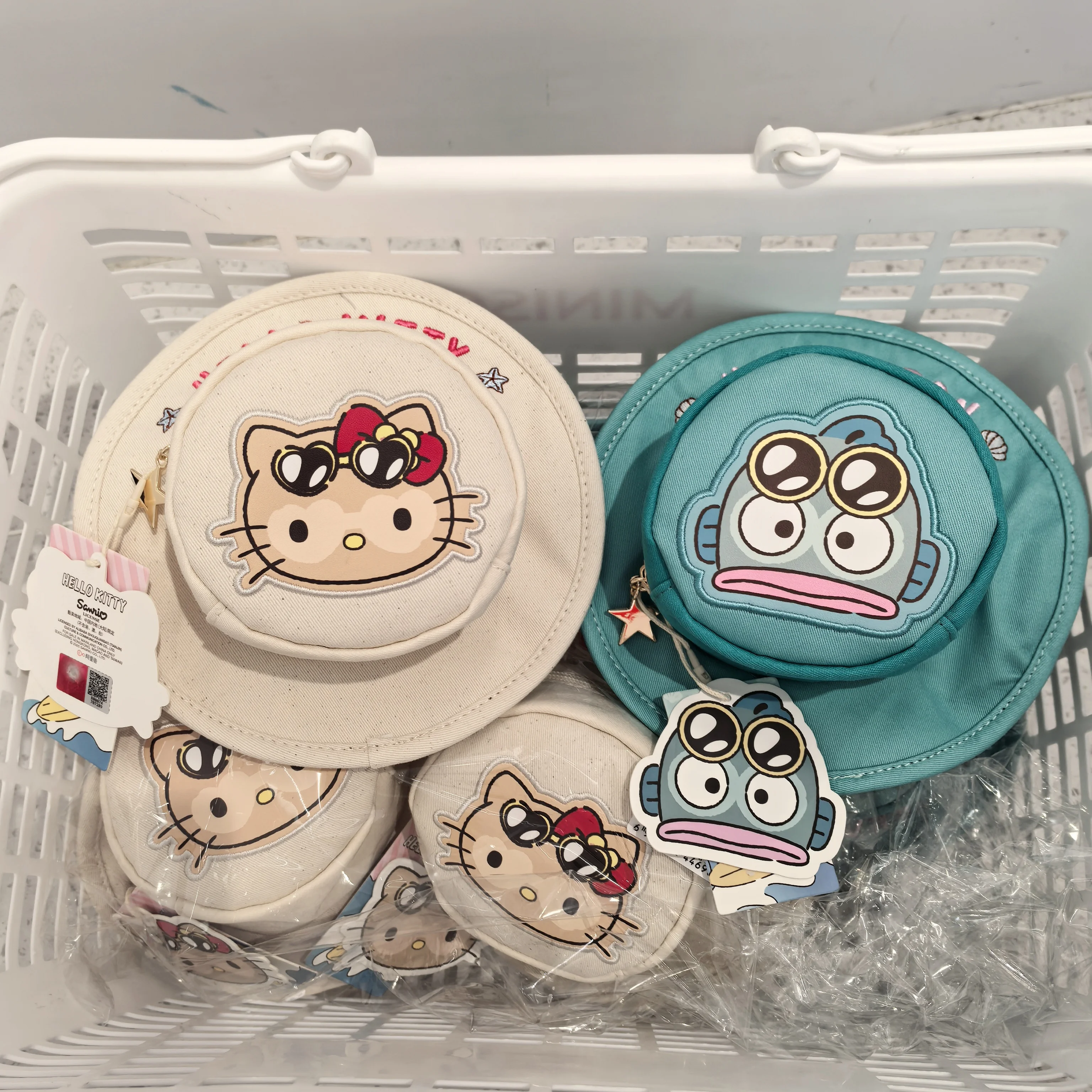 

Sanrio Characters SummerBlack Series Hat-Shaped Crossbody Bag Cute Sun Hat Style Shoulder Purse for Women GirlsFashion Accessory