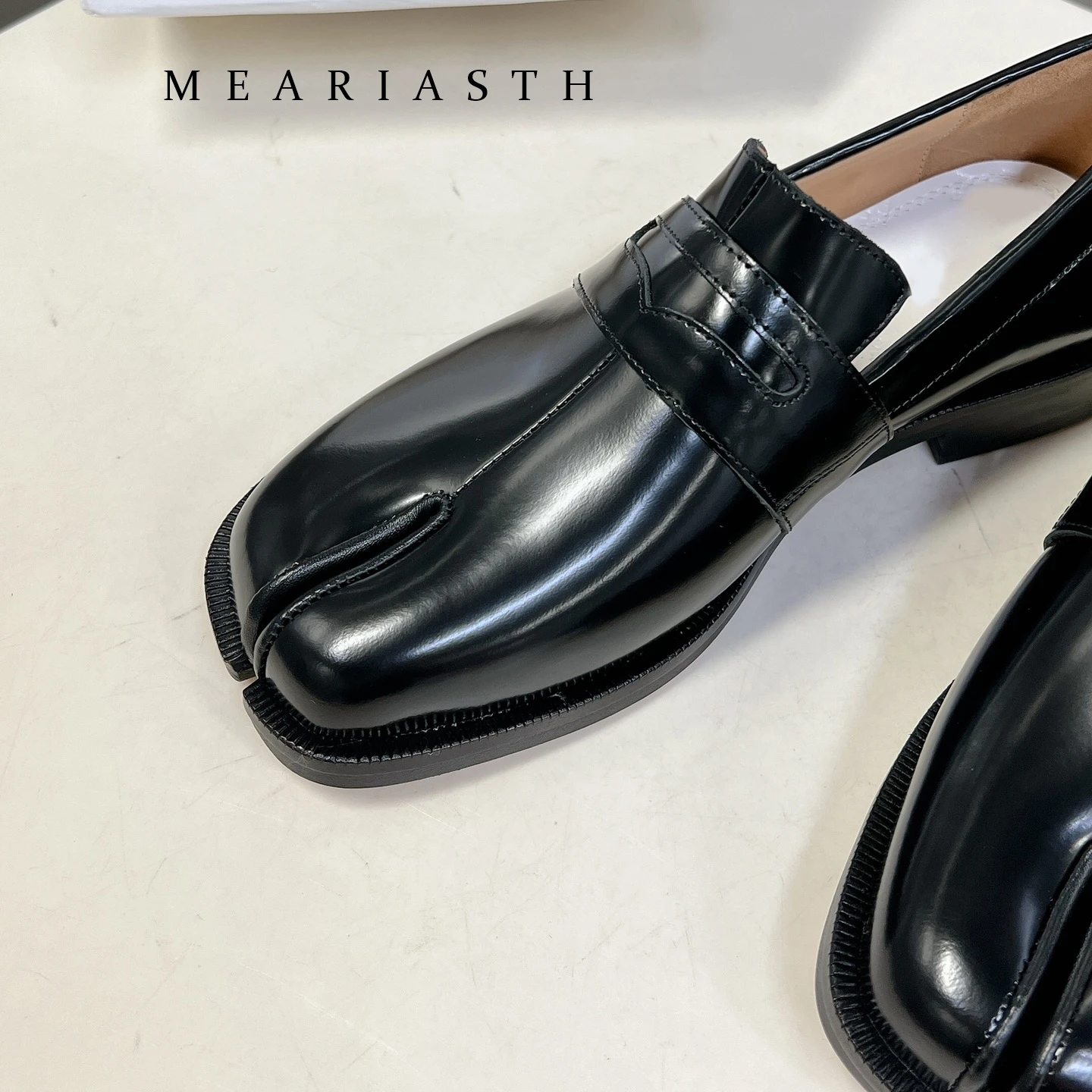 black Tabi Shoes Split Toe Patent Leather Loafers for Women Non Slip Lightweight Round Toe Wide Width Casual Cute men Moccasions view 5