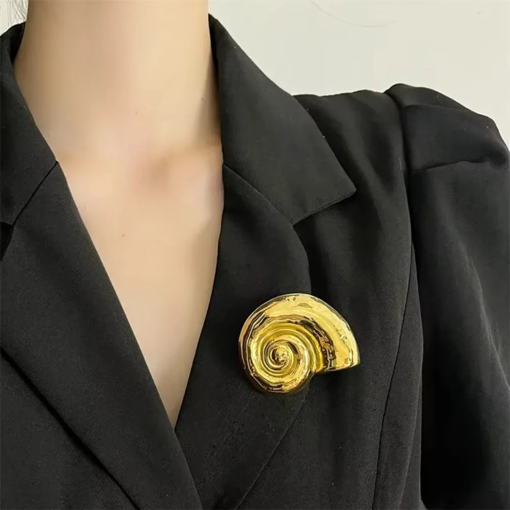 أنيقة الذهب والفضة الكورية نمط دبابيس الكورية شل تصميم الحلزون قذيفة دبابيس مجوهرات الحفلات النساء الرجال