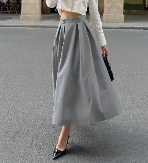 High end gray commuting outfit for autumn 2025, casual high waisted slim pleated skirt, fashionable long skirt