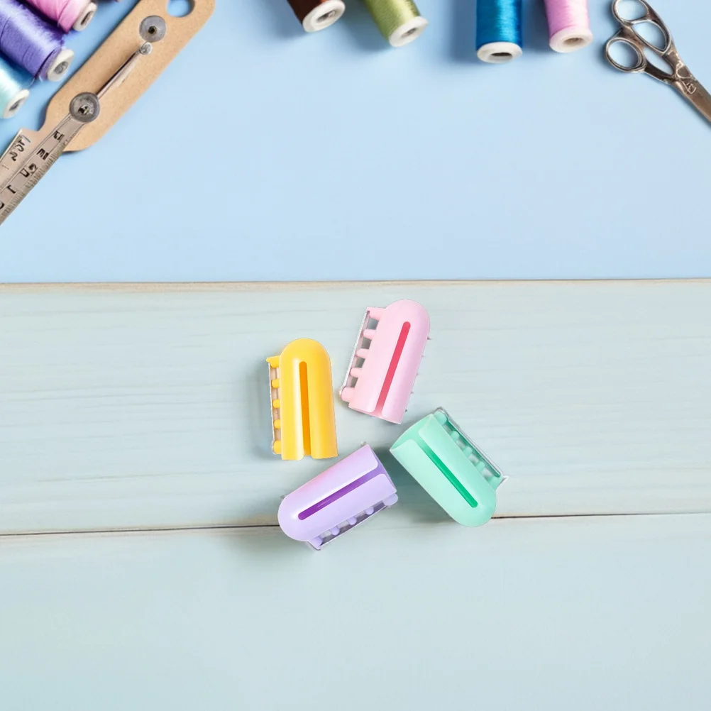 

4Pcs Finger Yarn Holder Plastic Knitting Thimble Tool for Crochet and Knitting Crafts Smooth Yarn Guide Separated Accessories