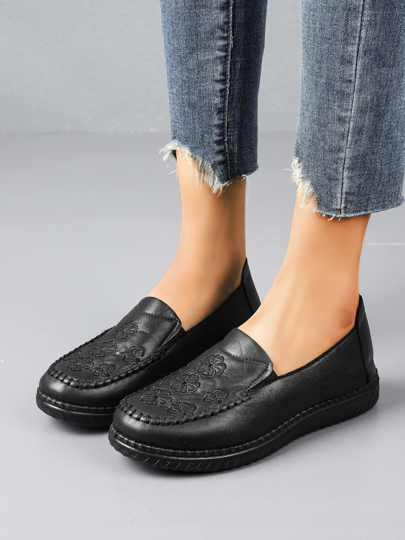Damen-Loafer mit chinesischem Knoten, Slipper mit Blumenmuster, bequeme, rutschfeste PU-Sohle, lässige Alltagsschuhe für ältere Mütter – Detail 11