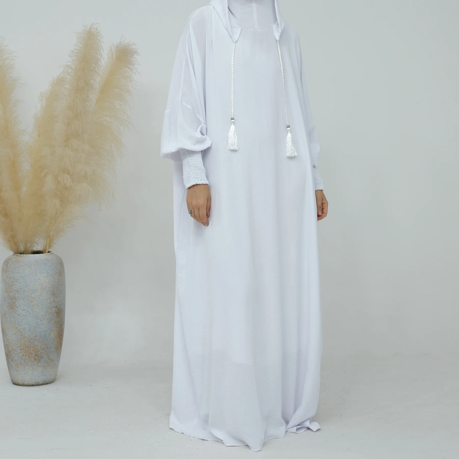 

muslim fashion Hijab Abaya Robe Women Crinkle Solid Color Casual Batwing Sleeve Tassel Hooded Dress Muslim Saudi Prayer Kaftan