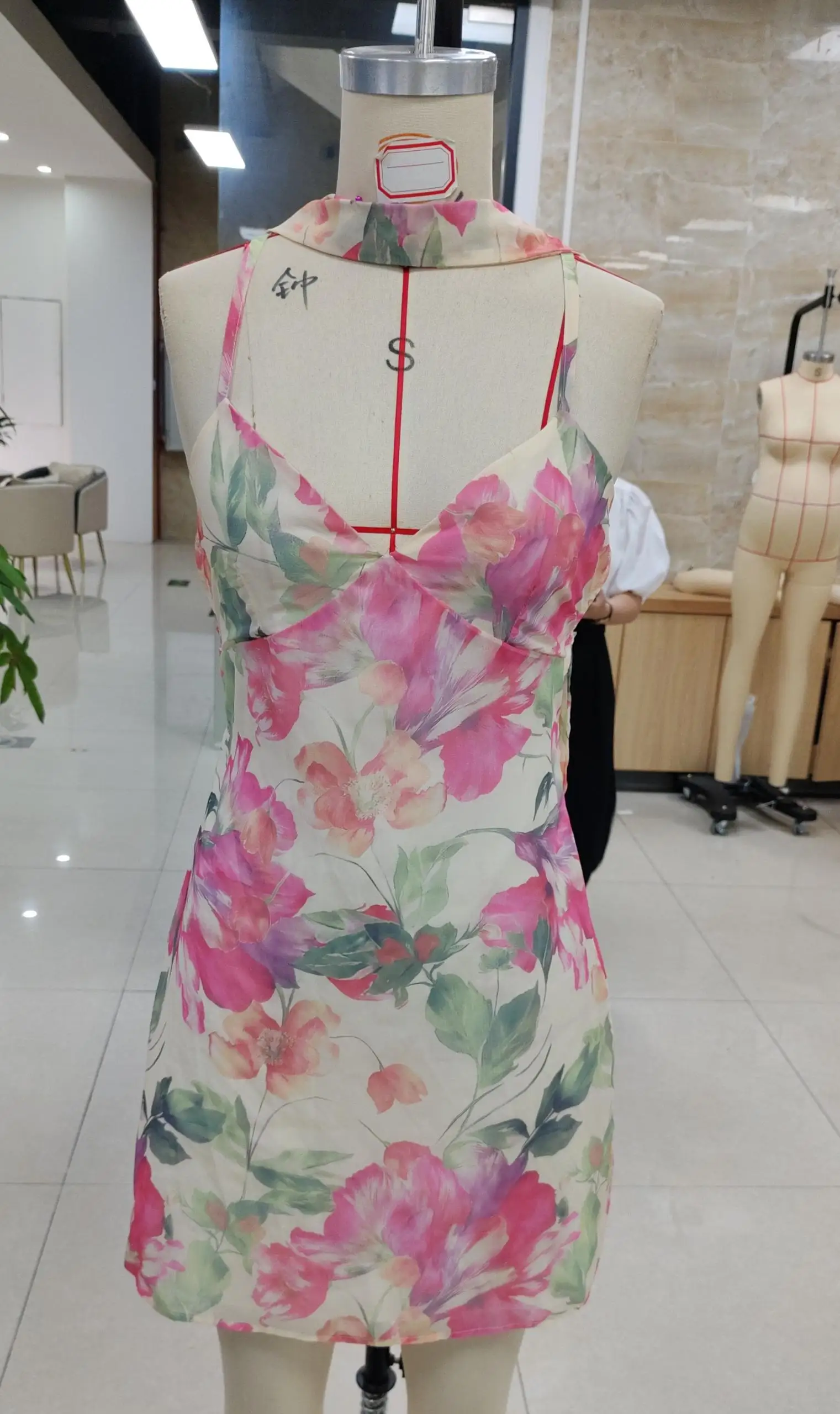 Damska Sukienka Mini Boho Y2K w Kwiaty na Cienkich Ramiączkach, Seksowna Bez Rękawów z Odkrytymi Plecami, Bandazowa, Krótka Sukienka na Wyjście, Odzież Plażowa 2025