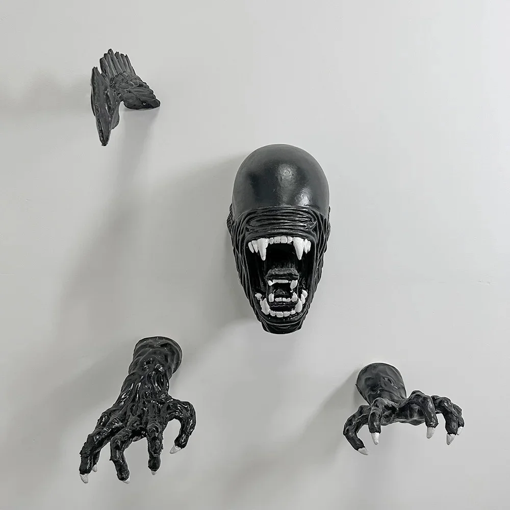 New Black Aliens Xenomorphs Warriors Wall Hanging Ornaments Latex Figures Statue Living Room Home Decor Halloween Party Props