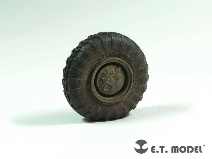 1/35 ET Models - ER35-058 BTR-80 APC Narrow Type Resin Wheels (8 pcs)