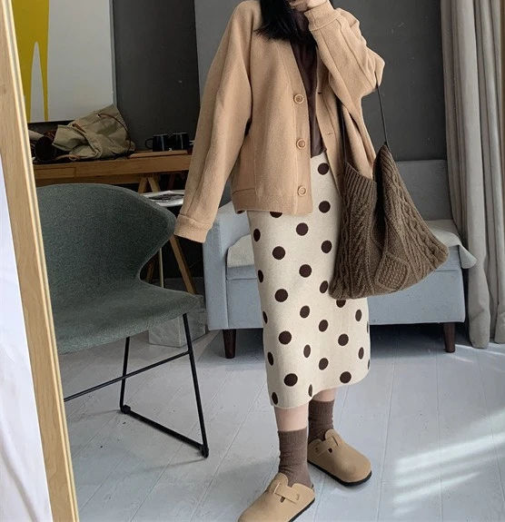 Рисунок 3 - Модная женская трикотажная юбка-миди в горошек