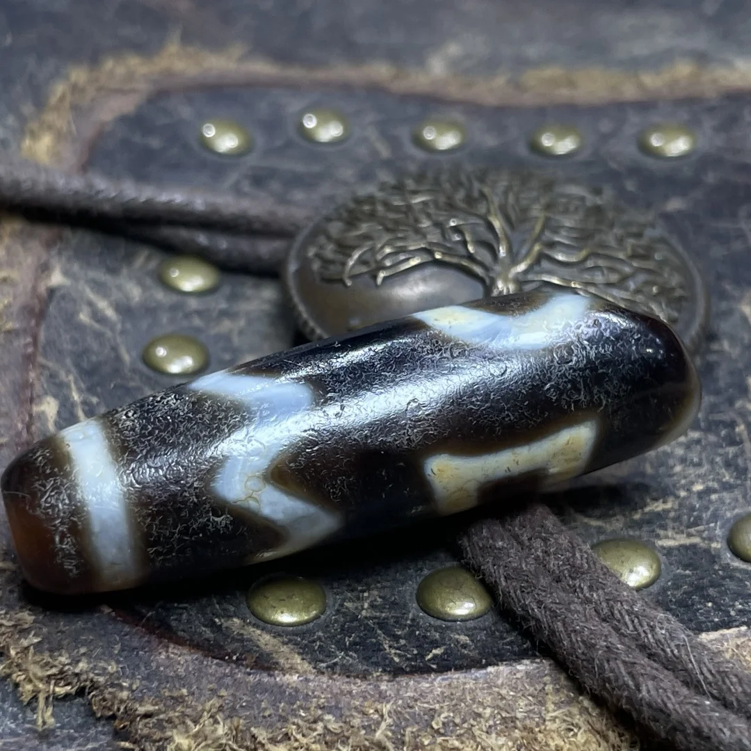 Ancient Tibetan Dzi Beads Old Agate Oil moistens the west and enhances the mind Totem Amulet Pendant Cinnabar 13x43mm