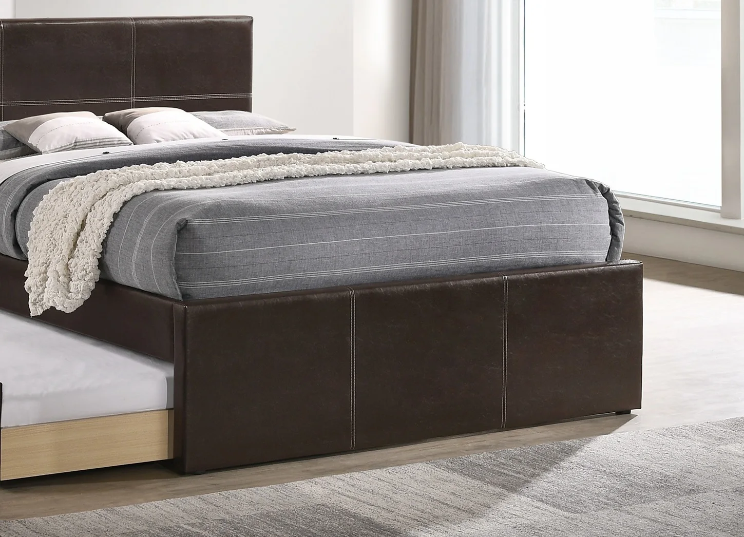 Cama de tamaño completo con listones de Espresso, muebles de dormitorio para niños y jóvenes, cuero de imitación, madera contrachapada, listones de madera, líneas limpias, tapizados H