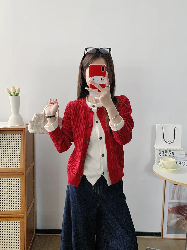 

Red Button-Up Fake Two-Piece Top UVPU Knitted Sweater Spring 2025 Women's Faion Ladies' Premium Quali Other Fabric