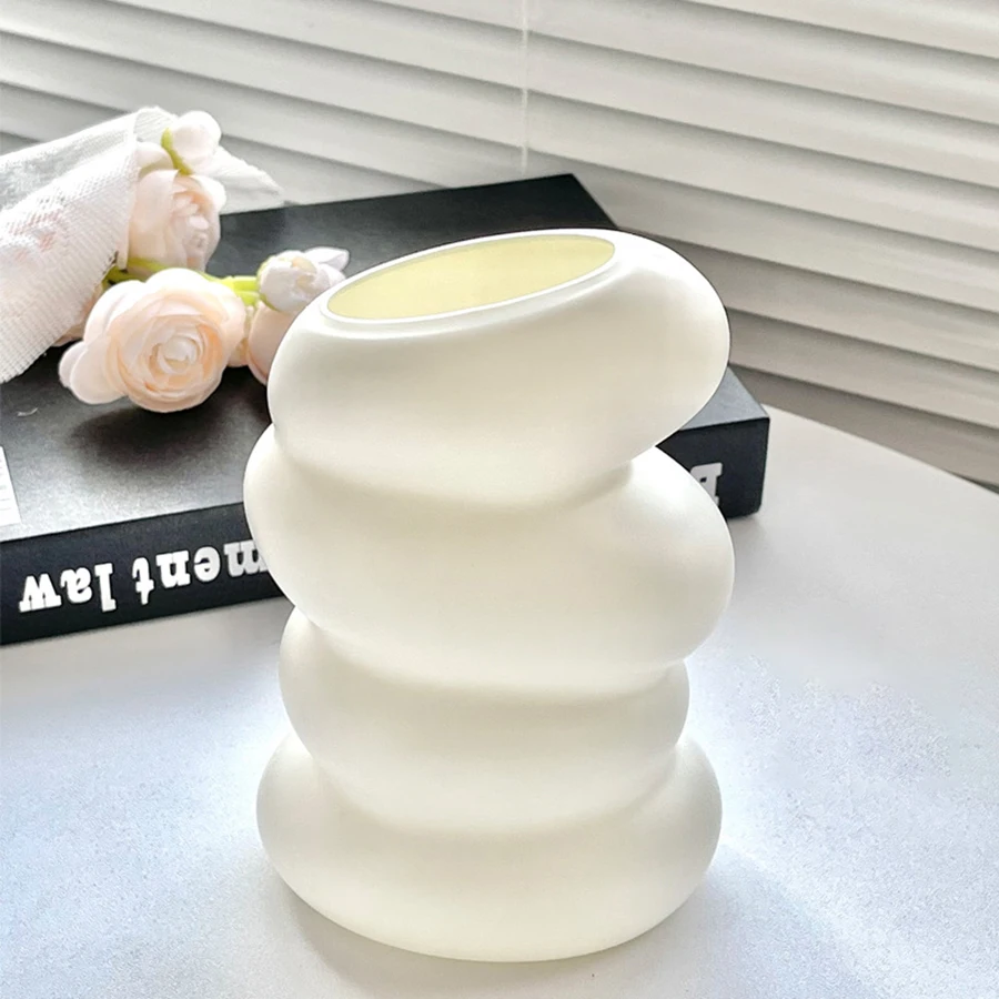 الحديثة بسيطة الأبيض دوامة دائرة زهرية غرفة نوم دراسة طاولة القهوة لغرفة المعيشة سطح المكتب الفن الحلي الإبداعية اناء للزهور مادة بلاستيكية عالية الجودة ليس من السهل كسر