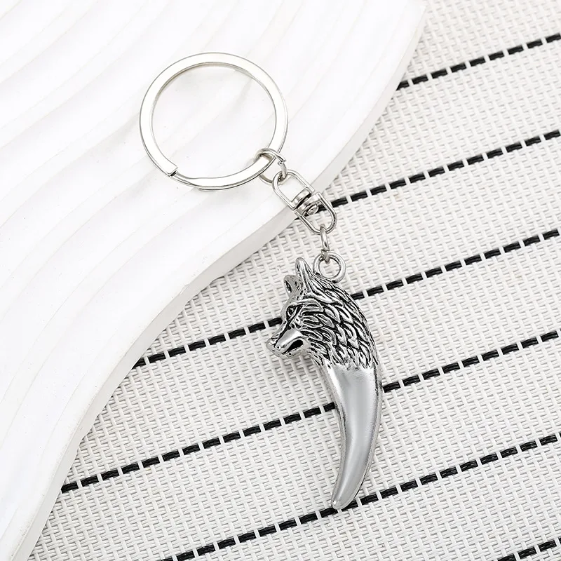 

A Vintage Wolf Head Halloween Metal Keychain with Domineering Wolf Teeth Fashion Jewelry & Accessories