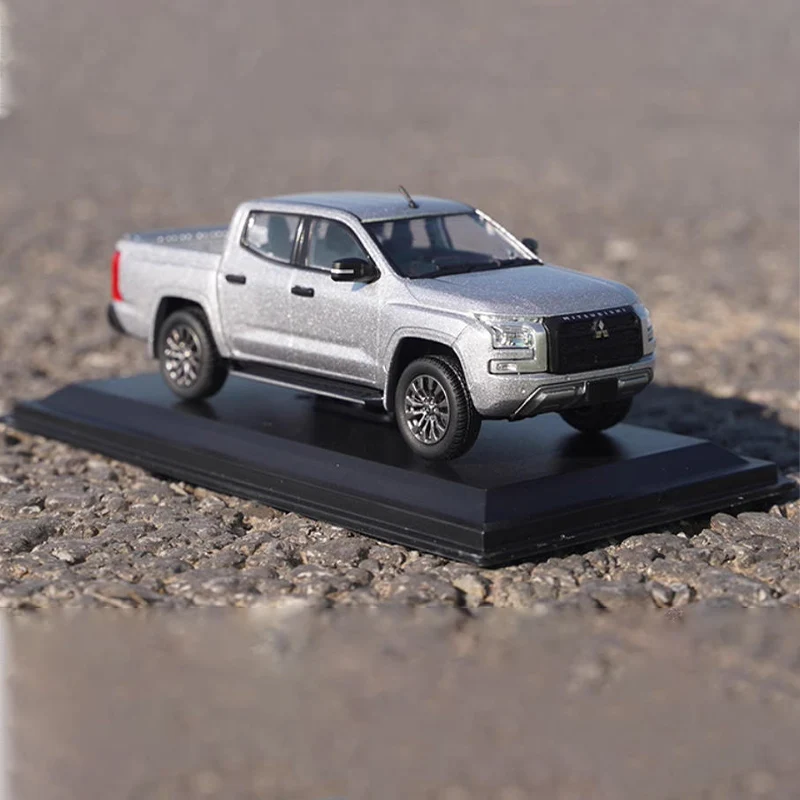 1:43 Schaal ALLE NIEUWE TRITON Pickup Truck Simulatie Legering Model Auto Statische Display Collectible Speelgoed Gift Souvenir Decoratie - afbeelding 1