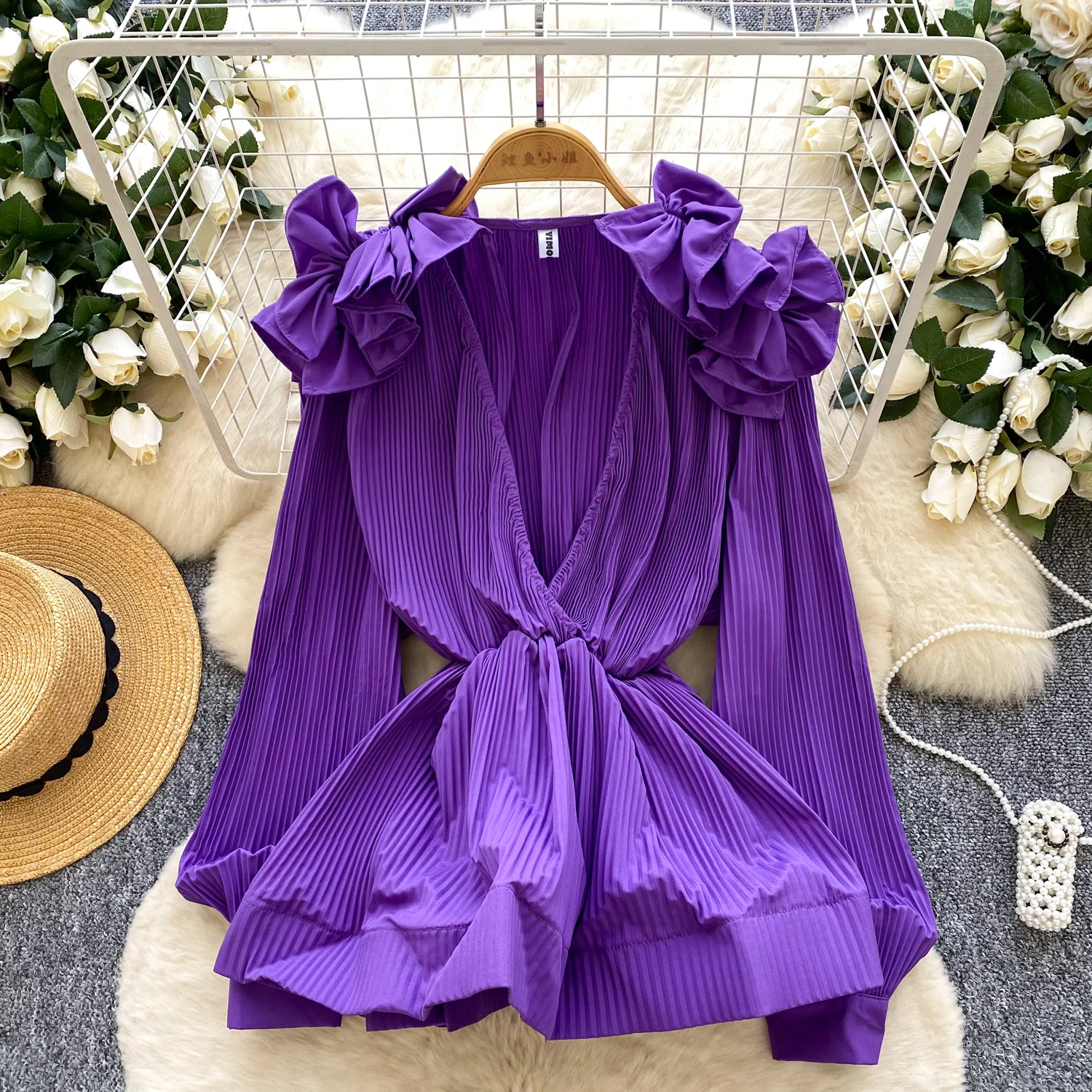 

Fashionable V-neck Ruffle Edge Splicing Long Sleeved Shirt for Women Autumn 2025 Folded Waist Hem Top