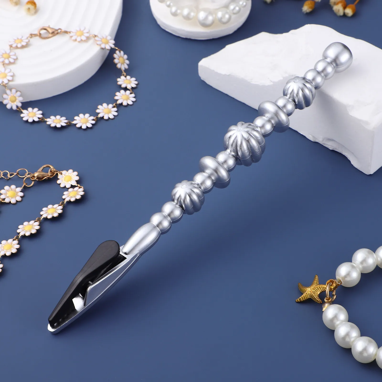 Bracelet Helper Clip Gold Tone Fastening Tool for Bracelet and Watch Clasp Aid Jewelry Wrist Accessory Fastening Helper