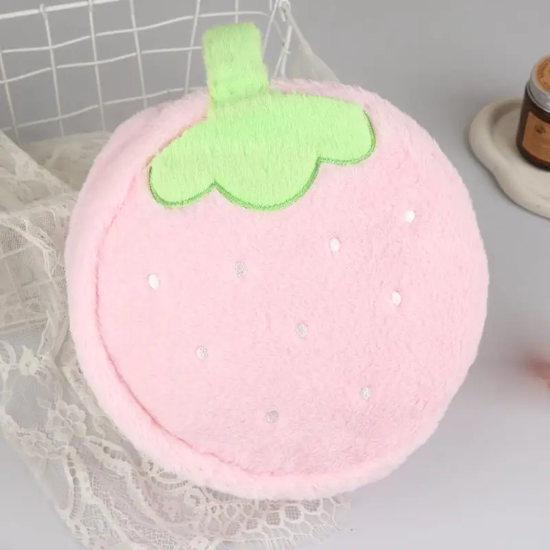 

Причудливая плюшевая косметичка на тему клубники с субстатическим хранилищем для девочек.