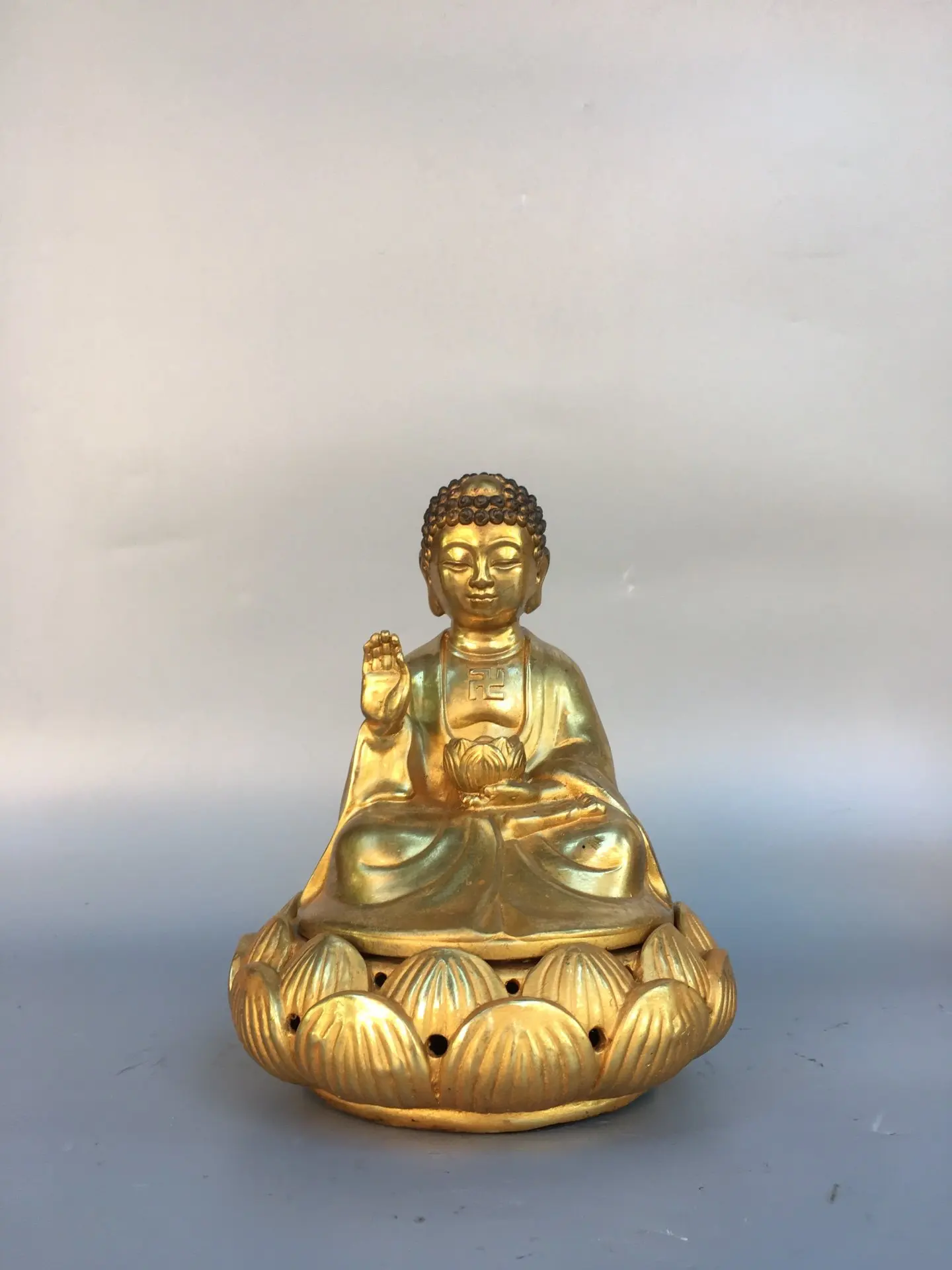 

19cm Tibetan Old Bronze Buddha Brass Gilded Copper Gilded Shakyamuni Incense Burner Buddha Statue Ornament