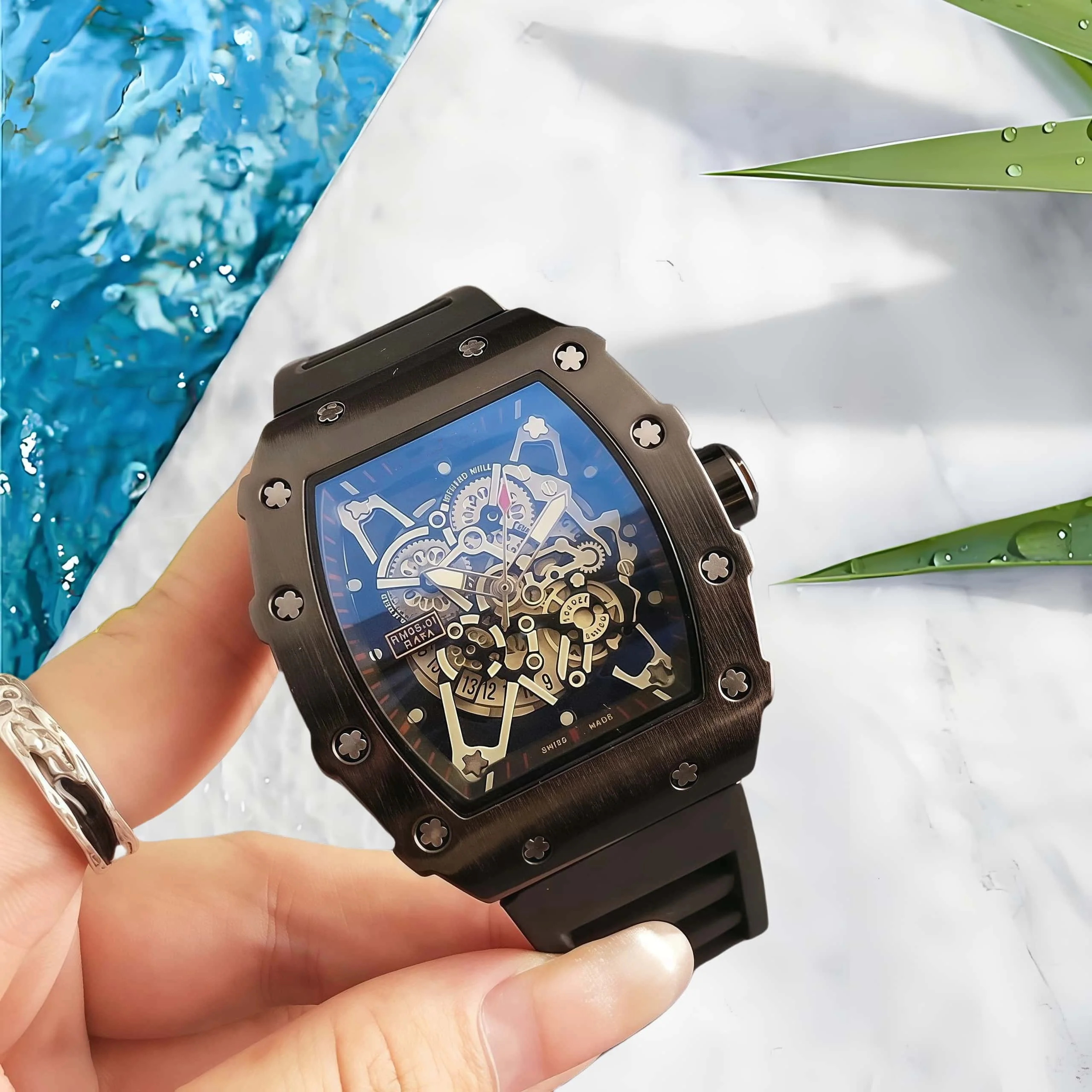 

Последняя тенденция китайских фабричных люксовых брендов для дизайна часов, изготовленных на заказ роскошных мужских часов-скелетонов.