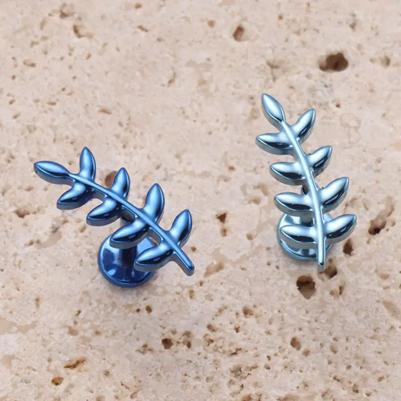 ASTM F136 티타늄 피어싱 16G 18G 내부 스레드 잎 귀걸이 플랫 Tragus 코 스터드 Labret 아노다이징 바디 피어싱 쥬얼리
