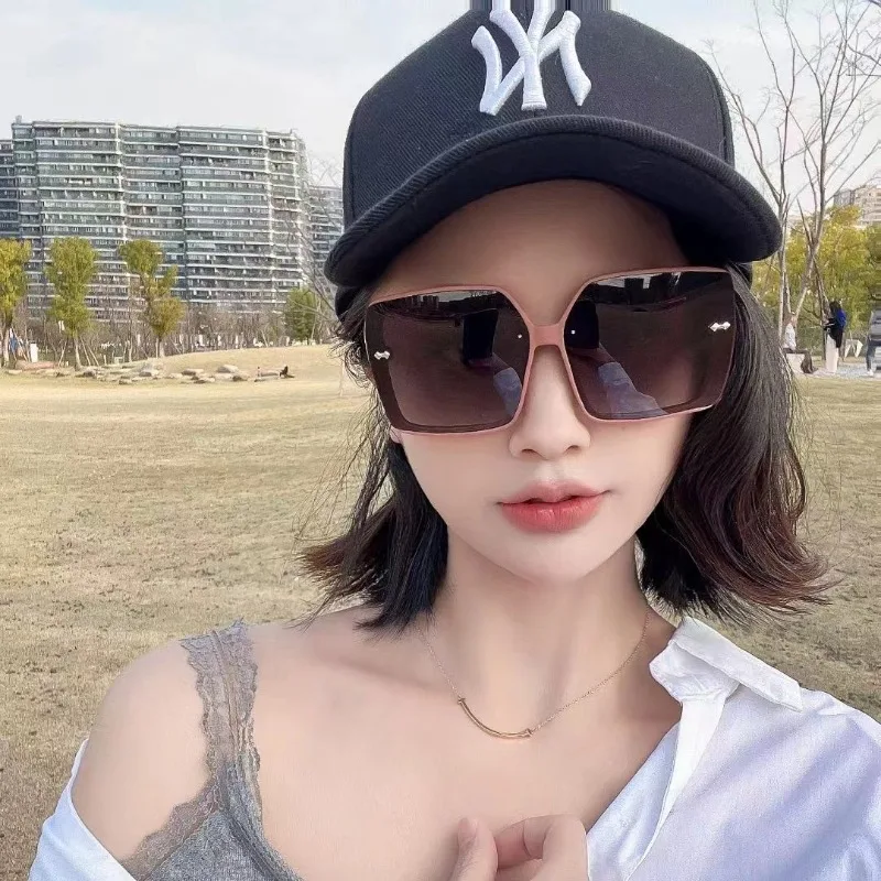 

​​2025 Large Frame Sunglasses Women, UV400 Polarized Luxury Street Style Chic Oversized Cat Eye UV Protection​​