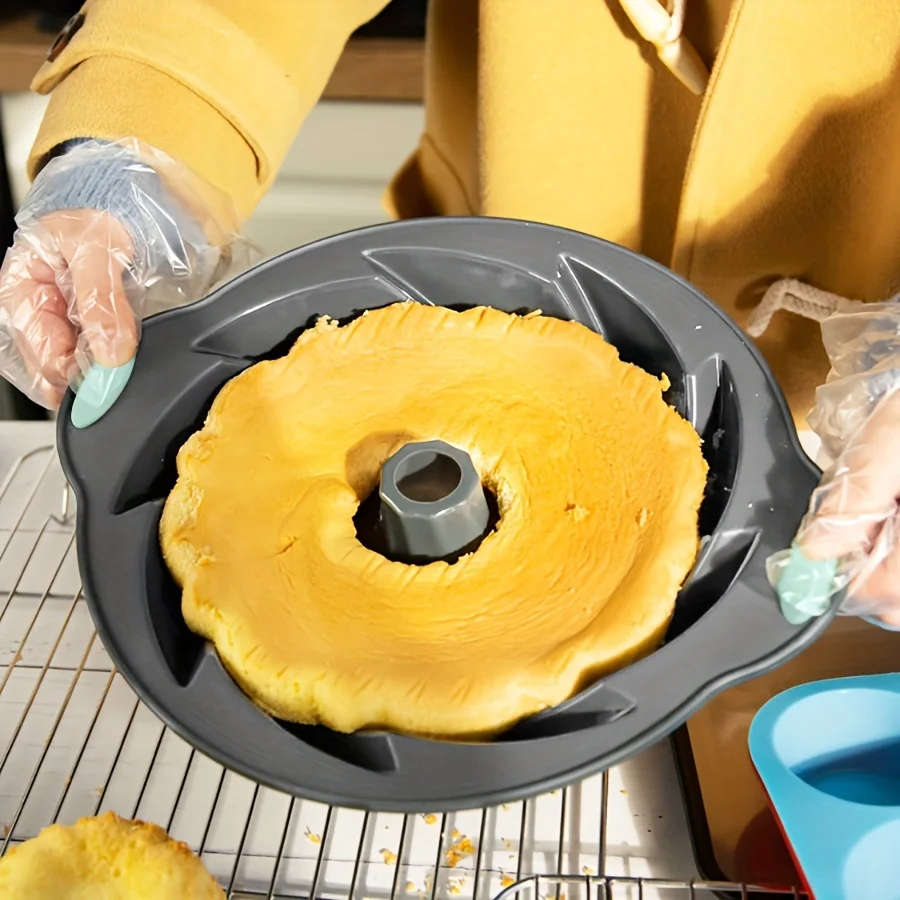 High Quality Silicone Cyclone Cake Mold High Temperature Resistant Household Oven Baking Pan Steamed Cake Mold Baking Tools