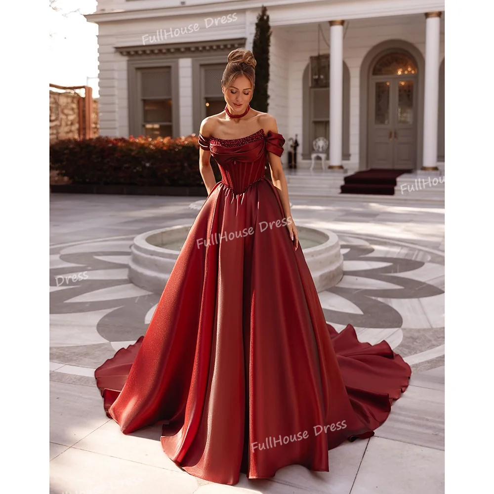 ชุดราตรีงานพรอมแบบสั่งตัดสุดหรู ทรงเอไลน์ ประดับลูกปัดมุก สายเดี่ยว ผ้าจับจีบยาวลากพื้น ผูกเชือกด้านหลัง พร้อมชายกระโปรง