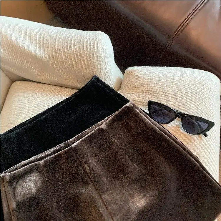 2024 Nieuwe herfst en winter Vintage stijl Geavanceerde high-end modieuze temperatuur Niche Comfortabele fluwelen shorts voor dames