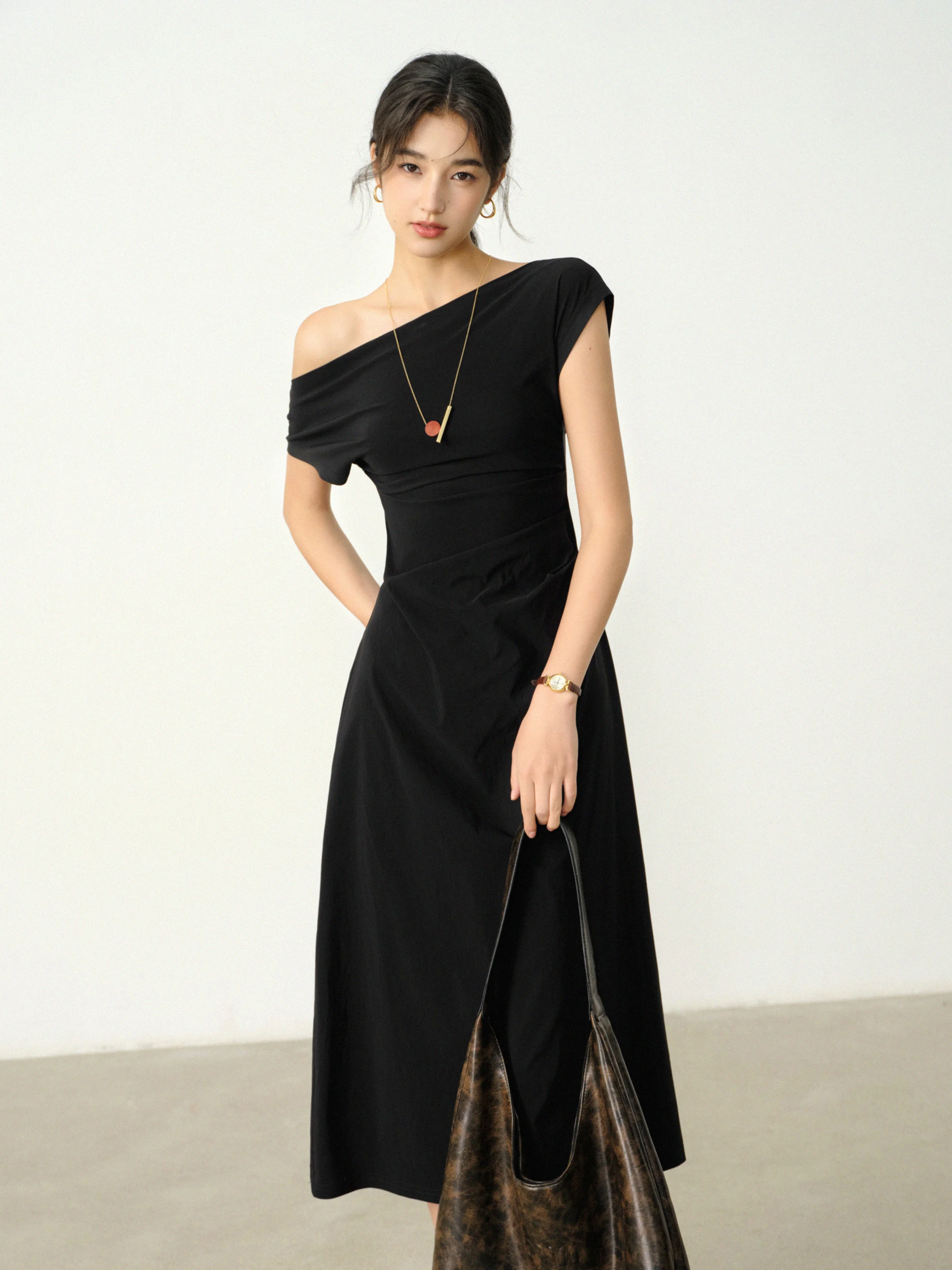 Abito nero elegante con spalle scoperte Abito lungo midi in vita slim fit Abito estivo stile francese Abbigliamento da sera casual chic da donna