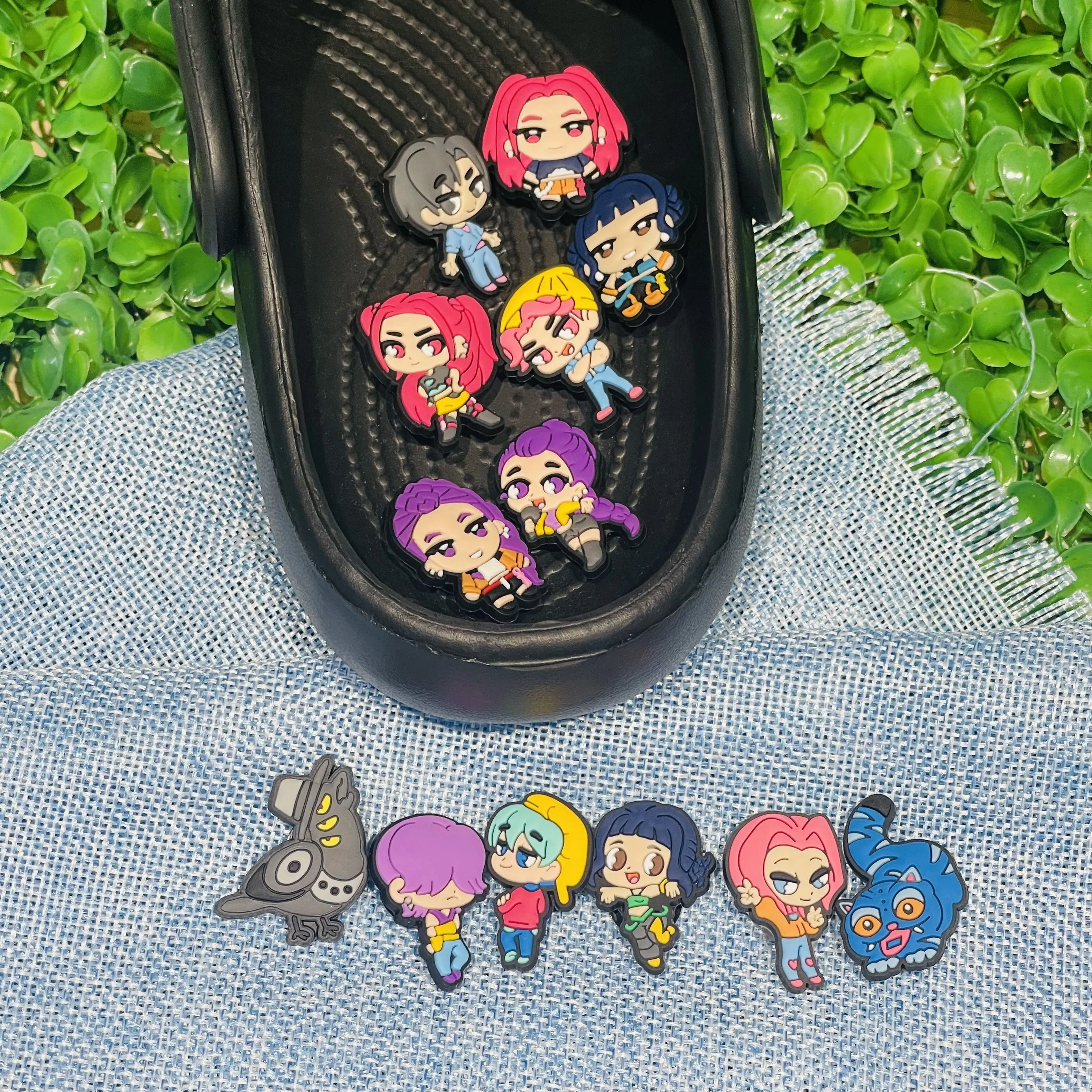 13-100 قطعة الكرتون Miniso الموسيقى فيلم البوب المغني الأحذية البلاستيكية السحر سوار ذاتي الصنع الصنادل إكسسوارات أحذية حذاء للحديقة الديكور