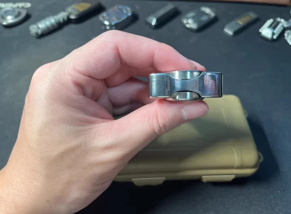 EDC gros chien acier polissage spinner doigt gyroscope jouets de décompression