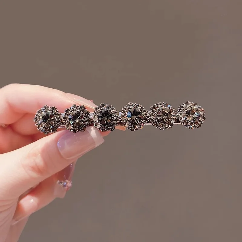 

Super Flash Rhinestone Luxury Side Hair Clip Sweet Headwear for Women Girls Geometric Styling Accessories 2025 Trendy Ornaments