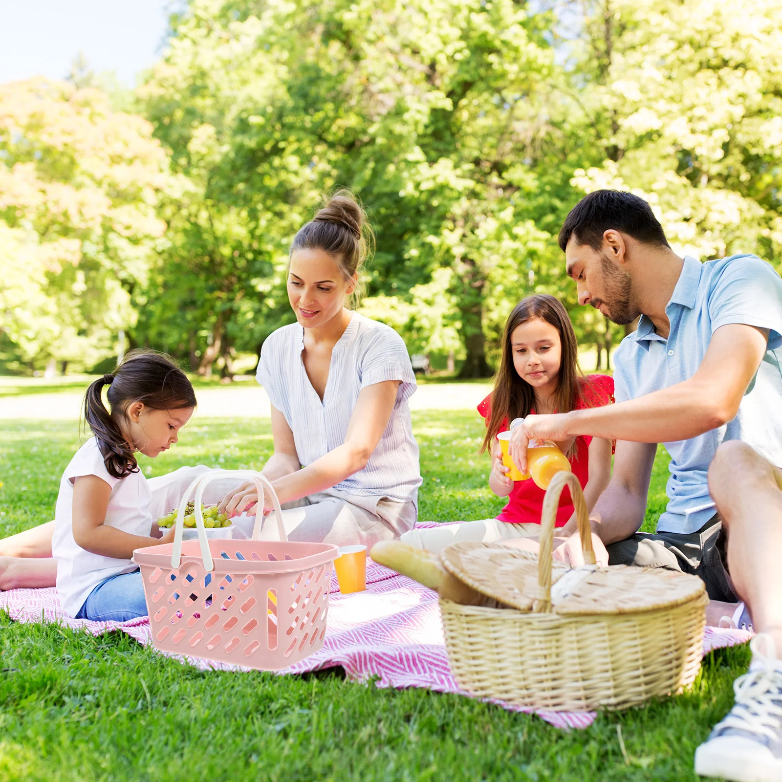 

2Pcs Portable Plastic Basket Organizer Hollow Design for Fresh Fruits Vegetables Bathroom Storage Container Shower Basket