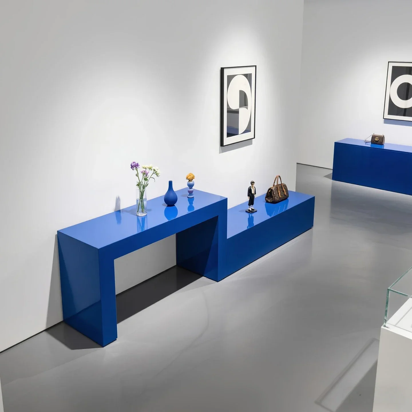 

Display Cabinet Customized Clothing Store Nakajima Water Table Display Stand Creative Paint Oval Display