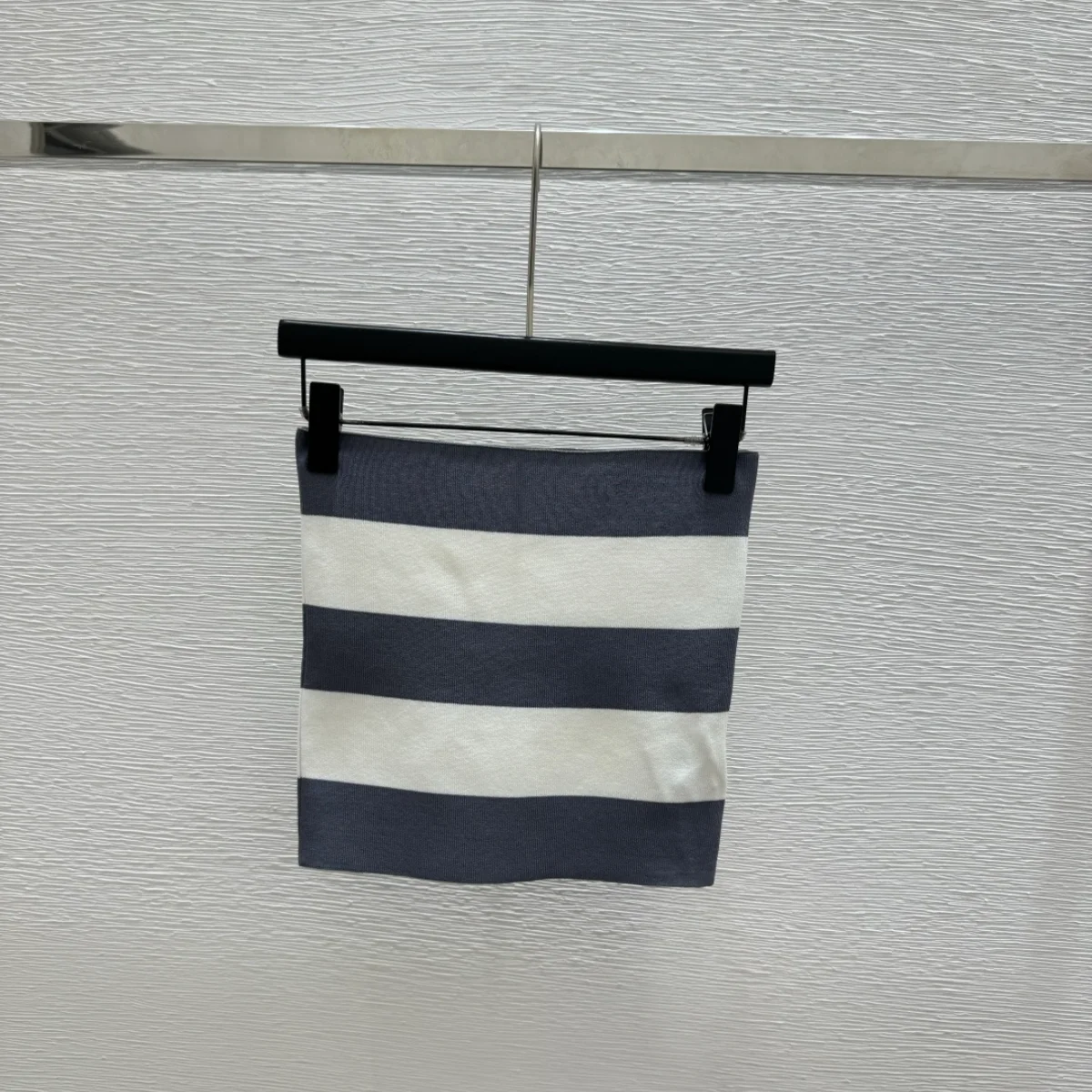 2026 high-quality women's clothing with contrasting stripes, knitted strapless short and slim fit--hb801