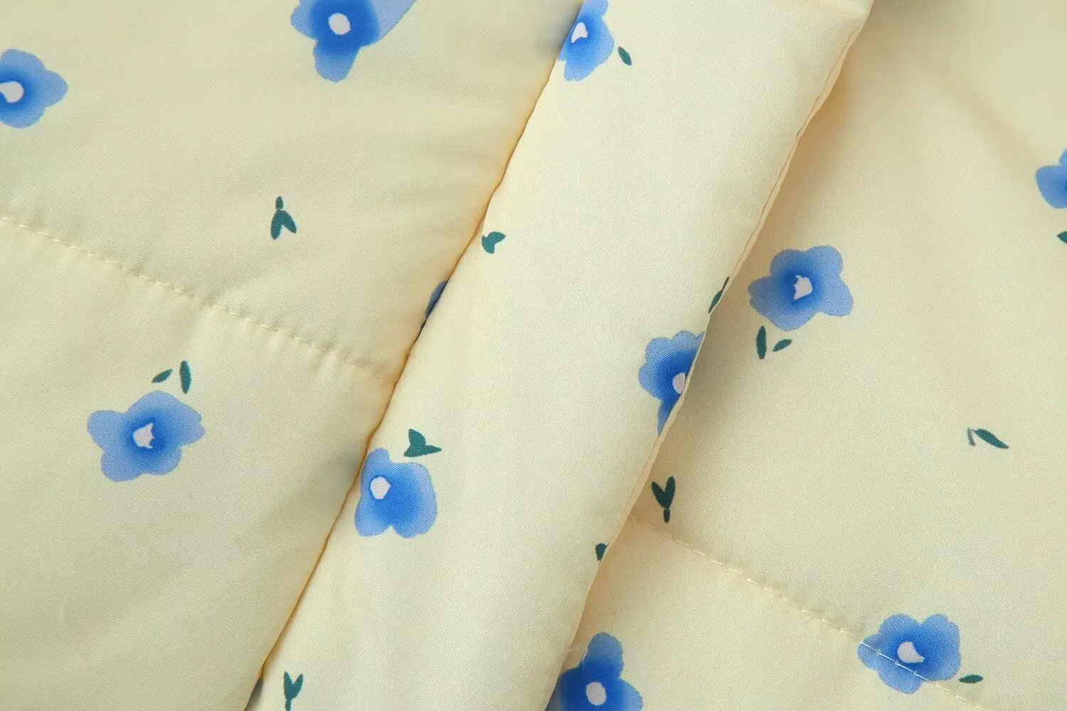 Invierno nueva moda casual estilo universitario reductor de edad y cálido pequeño estampado floral chaqueta de algodón estilo dulce