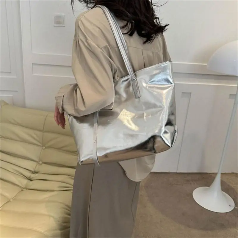 

Single Shoulder Bag for Fashionable Students Ample Space Comfortable Strap Convenient for School and Shopping 547A