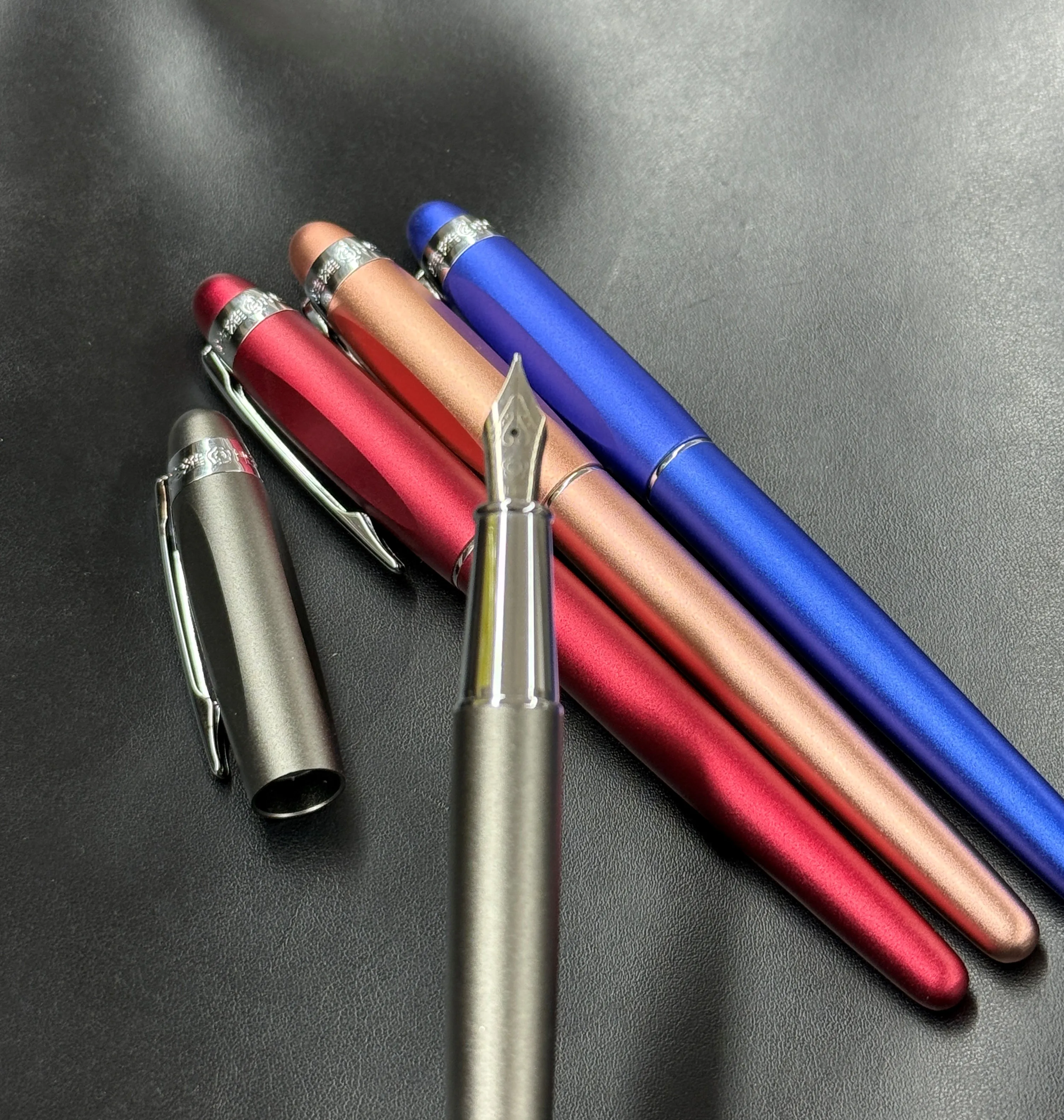 HERO 8202 4-Color قلم حبر الخط ممارسة القلم الحبر الدوار ملء ماتي الملمس جودة عالية للطلاب مكتب يومي #1