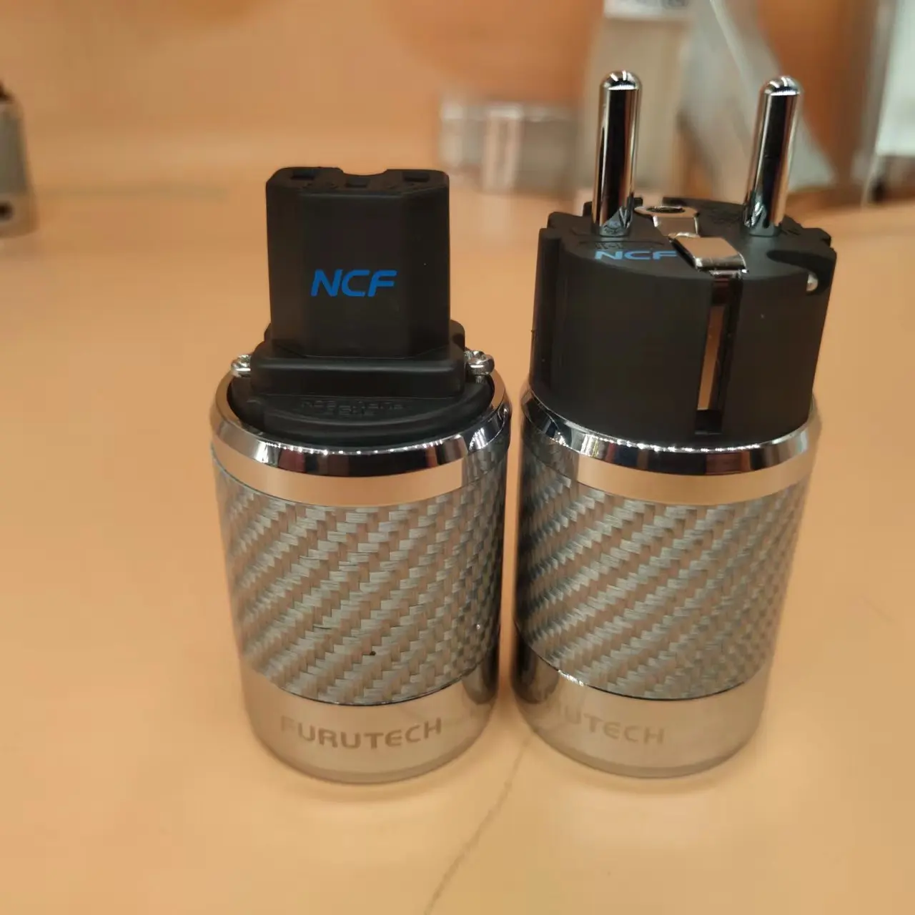 FI-50 NCF z włókna węglowego, rodem, wysokiej klasy interfejs audio UE/US, specjalny wtyczka zasilania wzmacniacz mocy 15A 110/250V