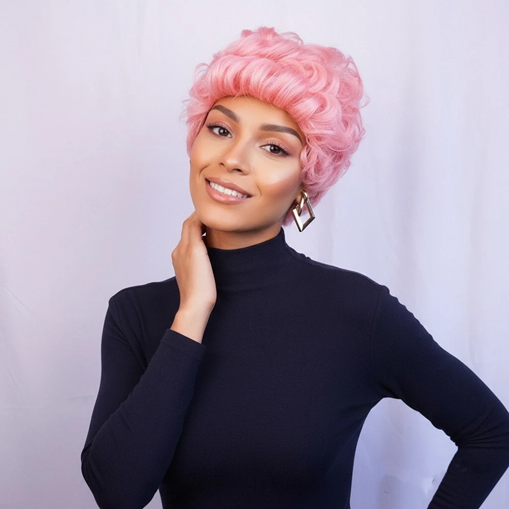 Розовый цвет Свободные вьющиеся парики Короткие парики с стрижкой пикси Человеческие волосы с челкой для женщин Базильские волосы Машинное производство Кепка 100% человеческие волосы