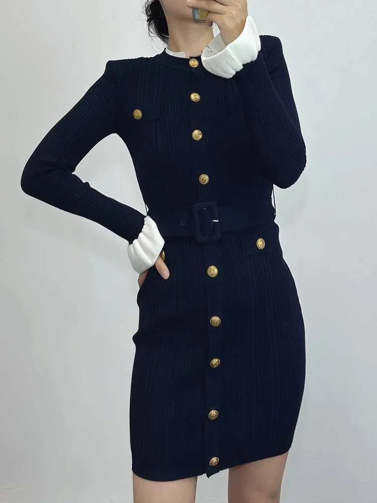 The 2025 autumn new style of a socialite, slimming and form-fitting, color-blocking round-neck single-breasted knitted dress
