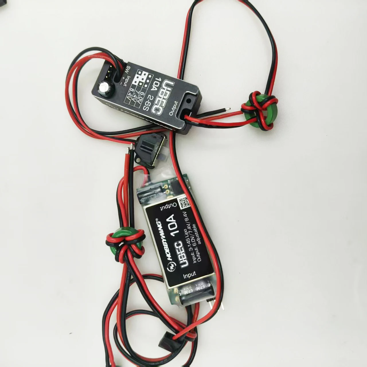 

Hobbywing UBEC 10A модуль регулятора напряжения 2-6S 6 В/7,4 В/8,4 В регулируемый металлический корпус BEC водонепроницаемый для радиоуправляемых автомобильных аксессуаров