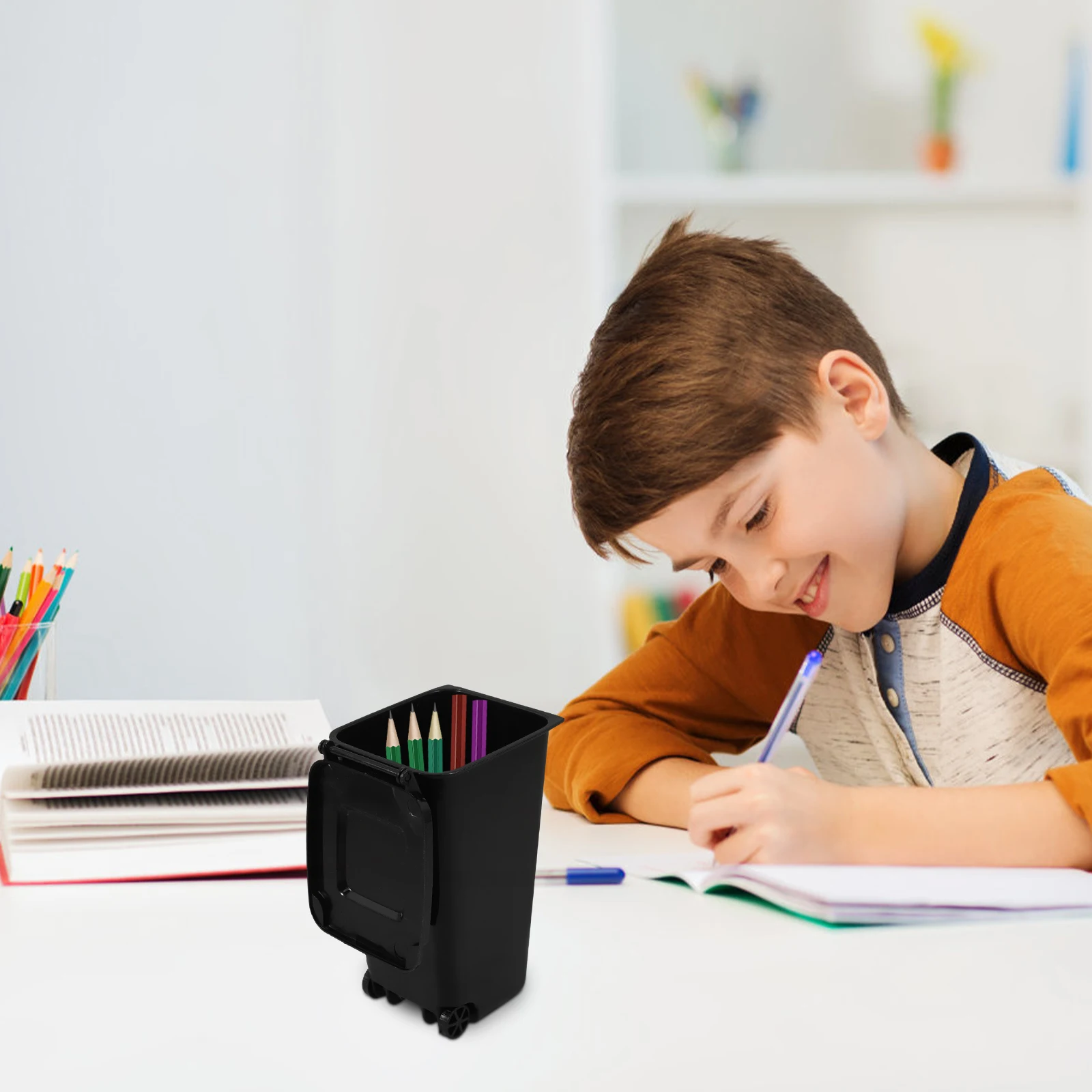 

Mini Trash Can with Lid Desk Organizer Portable PP Material Office Bin Multi Use Pen Holder Small Countertop Garbage Container