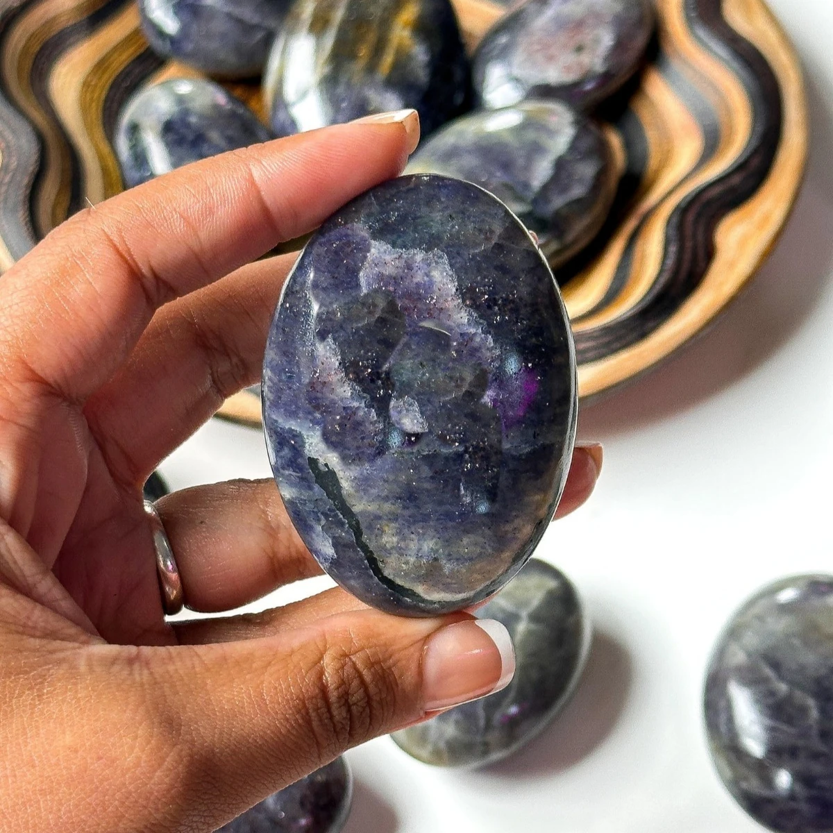 1pc Iolite Palm Stone - Irregular Oval Shape, Gift for Crystal Collectors, Natural Aesthetic, High-End Home Decor, Thanksgiving
