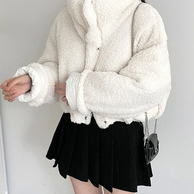 Lamb Fur Patch Lapel Down Jacket for Women in Short Style, Double-sided Wear, Cotton Fabric, Winter New Design, Thickened Coat
