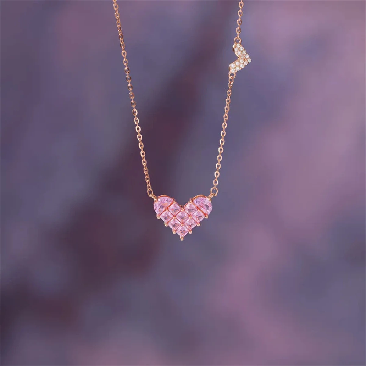 Pink heart-shaped zircon necklace, mother gives daughter holiday gift, plated with real gold for color preservation